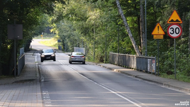 Kołobrzeskie Podczele czeka na remont jedynej drogi dojazdowej do osiedla. Miasto planuje remont, jednak na czas prac musi zapewnić alternatywny dojazd. Tu z pomocą może przyjść wojsko.