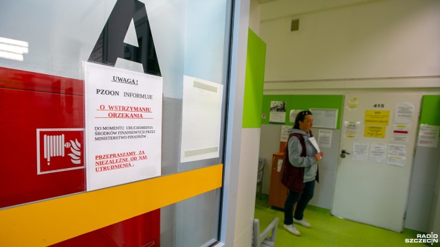 Komisja w Powiatowym Zespole Orzekania o Niepełnosprawności w Szczecinie wstrzymała wydawanie decyzji - na drzwiach sekretariatu przy ulicy Starzyńskiego pojawiła się kartka informująca o sytuacji.