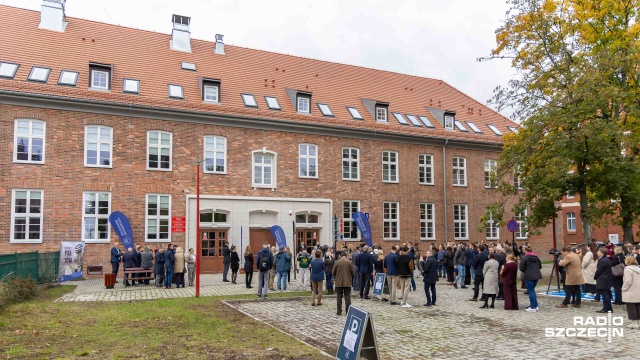 Studenci Wydziału Prawa i Administracji Uniwersytetu Szczecińskiego mogą się kształcić w nowym budynku. Znajduje się on na terenie kampusu uniwersyteckiego przy alei Piastów.