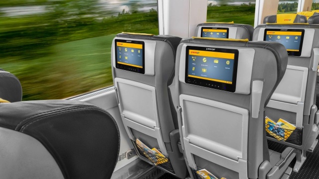 Czeski przewoźnik kolejowy RegioJet, który we wrześniu rozpoczął pilotaż krajowego połączenia Kraków - Warszawa, od 14 grudnia ma jeździć też m.in. między Warszawą i Pragą, zatrzymując się przy Katowice Airport na przystanku Pyrzowice Lotnisko.