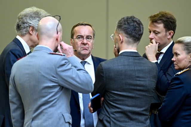 Niemcy wyślą Polsce samoloty. Zapowiedział to w Brukseli Boris Pistorius podczas spotkania ministrów obrony Sojuszu Północnoatlantyckiego. Eurofightery mają stacjonować w Malborku.