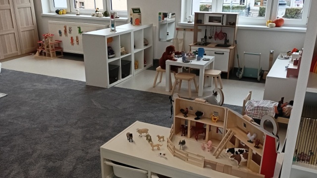 W gminie Resko oficjalnie otwarto miejsce, gdzie rodzice i dzieci mogą spędzać wspólny czas, rozwijać umiejętności wychowawcze i wzajemnie się wspierać.