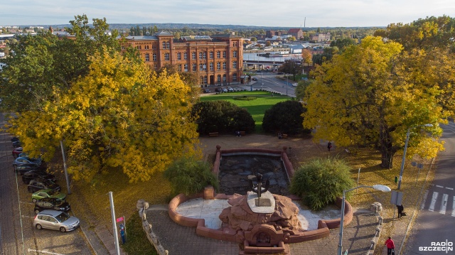 Jak informuje IMiGW przeważający obszar Europy znajduje się pod wpływem układów niskiego ciśnienia, jedynie centrum kontynentu pod wpływem wyżu z centrami nad północnymi Włochami, Bałkanami i południową Polską.