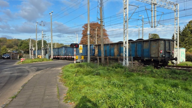 Po raz kolejny całkowicie zablokowany został przejazd kolejowo-drogowy na ulicy Stołczyńskiej w Szczecinie.