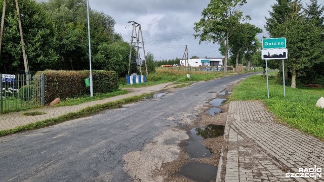 Chociaż ma zaledwie kilometr, to po remoncie mocno zmieni życie mieszkańców podkołobrzeskiego Gościna. Mowa o drodze powiatowej, która po kilkudziesięciu latach doczeka się przebudowy.
