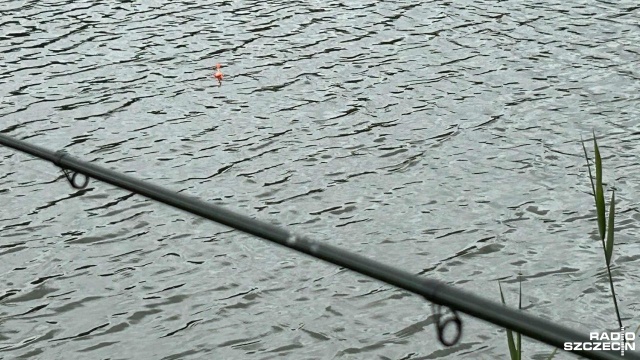 Ciała dwóch starszych mężczyzn odnaleźli strażacy w jeziorze Rzeczyca w powiecie choszczeńskim.