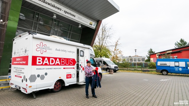 Spore zainteresowanie bezpłatnymi badaniami markerów nowotworowych w powiecie polickim. Kontrolę w BADABUSIE zorganizowało starostwo - mieszkańcy mogli sprawdzić stan wątroby, żołądka albo jelita grubego. Zainteresowanie przerosło oczekiwania organizatorów. Wstępnie planowano przebadać trzysta osób - chętnych było ponad tysiąc.