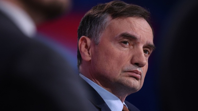 Zbigniew Ziobro w czasie, gdy pełnił funkcję ministra sprawiedliwości, założył i kierował zorganizowaną grupą przestępczą, która przywłaszczyła ponad 150 mln środków z Funduszu Sprawiedliwości - powiedziała we wtorek rzeczniczka PG prok. Anna Adamiak.