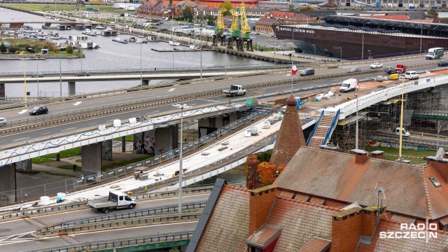 Jest nowa nawierzchnia i kolejne zmiany w organizacji ruchu. To na modernizowanej Trasie Zamkowej w Szczecinie.