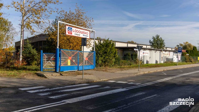 Miłośnicy jazdy na łyżwach mogą szykować się do sezonu. Jako pierwszy w mieście otwarty został Lodogryf na osiedlu Majowym. Na miejskie ślizgawki musimy jeszcze trochę poczekać.