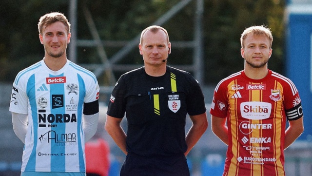 Po przegranym meczu w Chojnicach z Chojniczanką w Pucharze Polski 1:3 piłkarze Świtu są zniesmaczeni postawą arbitra prowadzącego zawody.