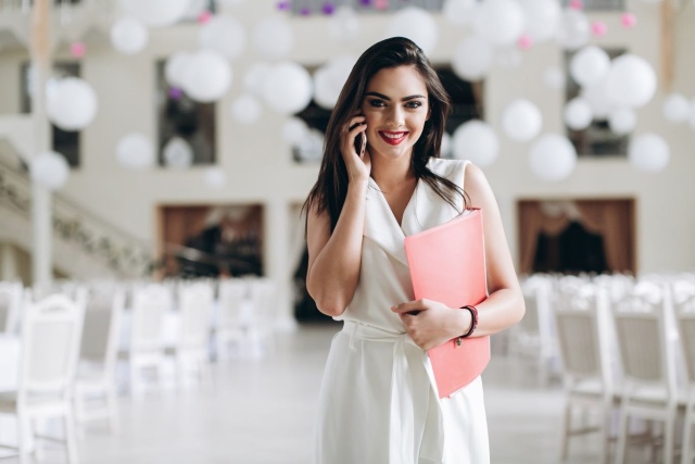 Śluby i wesela to dla Ciebie kwintesencja poczucia estetyki i przykład wzorcowej organizacji Czujesz, że rola wedding plannera to coś, w czym rozwinąłbyś skrzydła To zajęcie wymaga świetnej organizacji, wyczucia i empatii, gdyż dzięki nim każda uroczystość przebiega płynnie i zostaje na długo w pamięci państwa młodych. Koniecznie przeczytaj artykuł i dowiedz się więcej o tej profesji