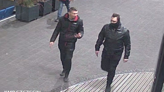 Policjanci z komisariatu Szczecin Niebuszewo proszą o pomoc z rozpoznaniu osób, które strzelały w stronę kamienicy. Do zdarzenia doszło w nocy z 20 na 21 października przy ul. Mazurskiej 7.