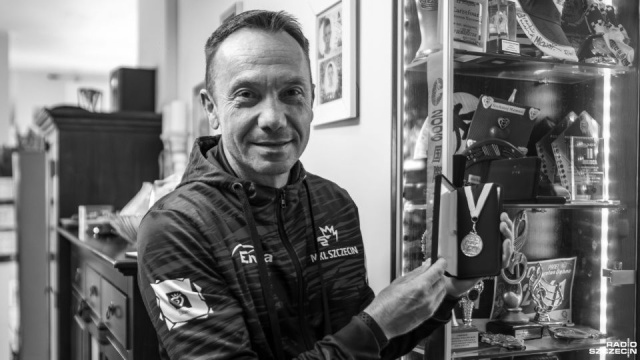 Miał 53 lata. Olimpijczyk, wielokrotny mistrz Polski w biegach na różnych dystansach od czerwca 2024 roku zmagał się z czerniakiem. O śmierci sportowca związanego ze Szczecinem poinformował Polski Związek Lekkiej Atletyki.