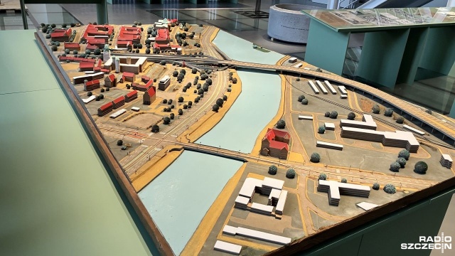 Retrowersje. Nowe, całkiem stare szczecińskie Podzamcze - to tytuł otwartej w czwartek wystawy w Trafostacji Sztuki Szczecin. To opowieść o najstarszej i zarazem najmłodszej dzielnicy Szczecina.