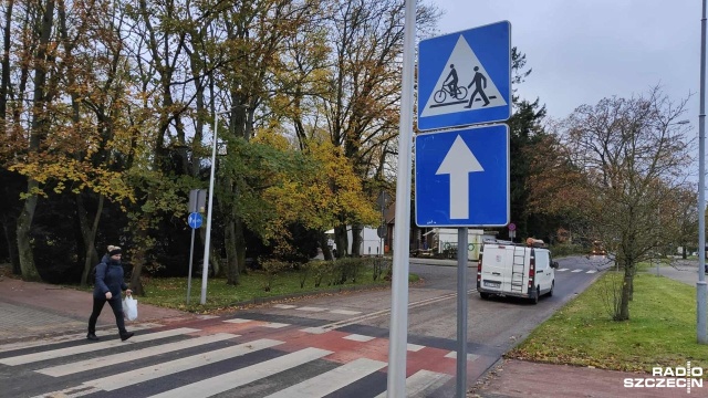 Patrzmy na znaki i zdejmijmy nogę z gazu - to zalecenia policji w związku ze zmianami w ruchu w okresie Wszystkich Świętych. Sprawdziliśmy, jak wyglądać będzie ruch wokół cmentarza w Kołobrzegu.