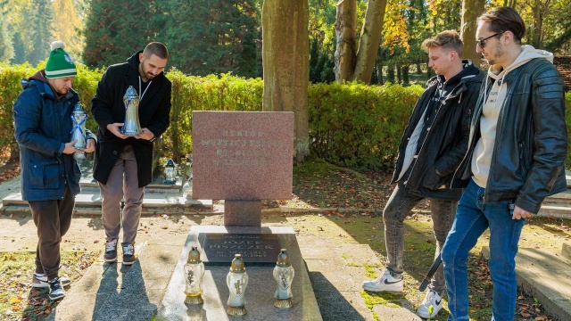 Studenci Zachodniopomorskiego Uniwersytetu Technologicznego pielęgnują pamięć o byłych rektorach uczelni.