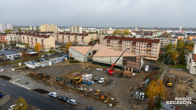 Wzrost cen materiałów budowlanych i trudna sytuacja wykonawcy powodem kolejnego przesunięcia jednej z najdłużej trwających inwestycji w Szczecinie. Mowa o budynku Mediateki na osiedlu Majowym w Szczecinie.