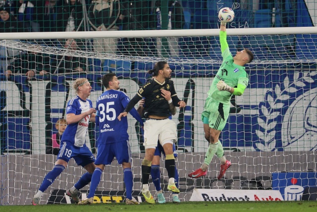 Piłkarze Pogoni bez punktów na Mazowszu w ekstraklasie. Szczecinianie przegrali na wyjeździe z Wisłą Płock 0:2 w 14 kolejce rozgrywek.
