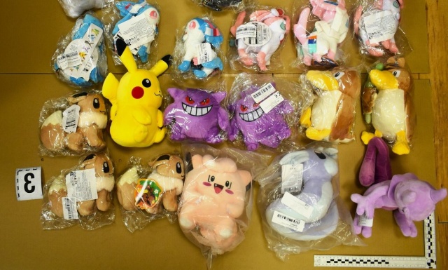 Ponad 1300 podrobionych przedmiotów zabezpieczyli goleniowscy policjanci.