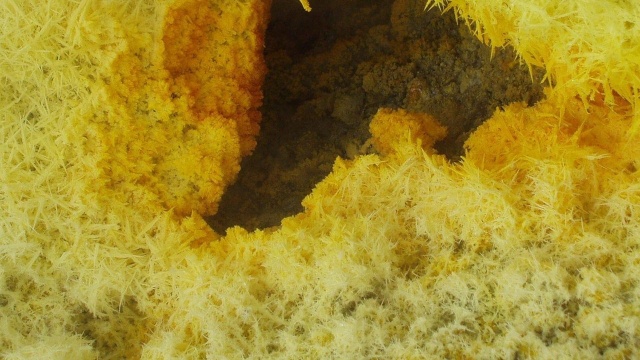 Rosja wstrzymała eksport siarki - informuje ukraiński wywiad. Powodem mają być ukraińskie ataki dronowe na rosyjskie rafinerie ropy naftowej. Rosja jest jednym z największych producentów siarki.