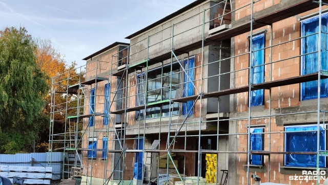 Już wiosną Kołobrzeg zyska mieszkania komunalne budowane z myślą o seniorach. Specjalny budynek powstaje przy ulicy Okopowej.