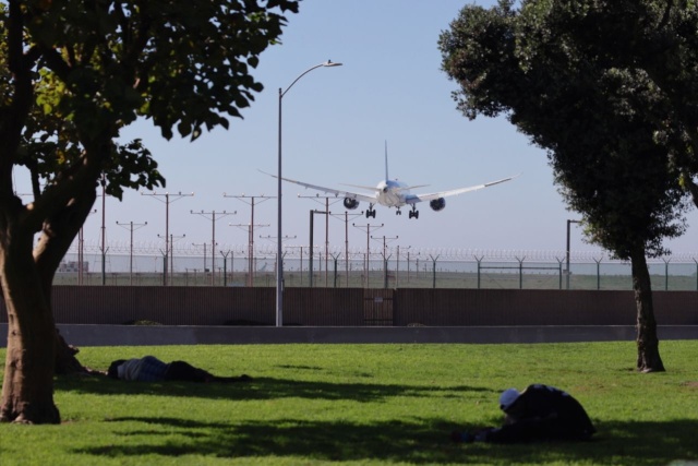 Tamtejsi kontrolerzy lotów nie otrzymują już ponad miesiąc wynagrodzenia i masowo biorą zwolnienia lekarskie w związku z tym, że amerykański Senat wciąż nie uchwalił prowizorium budżetowego.