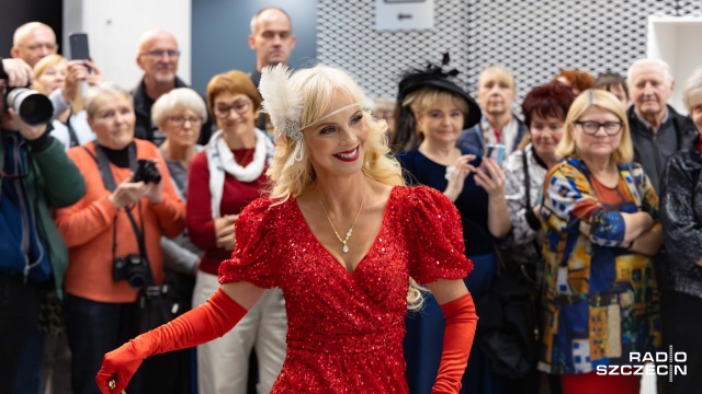 Jakie są twarze kobiety Na to pytanie próbowali odpowiedzieć autorzy wystawy Kobieta odświętna, kobieta codzienna, którą można oglądać w Muzeum Techniki i Komunikacji w Szczecinie.