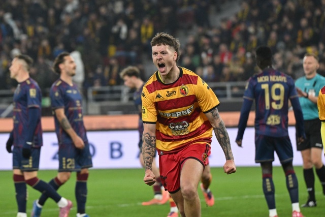 Piłkarze Pogoni Szczecin przegrali z Jagiellonią Białystok 1:2 na własnym stadionie w 15. kolejce rozgrywek o mistrzostwo Polski.