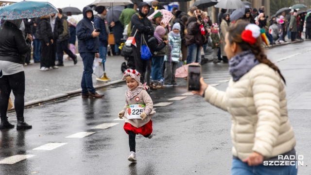 W strugach deszczu, w dobrych humorach i na sportowo - tak świętowano podczas 7. Szczecińskiego Biegu Niepodległości.