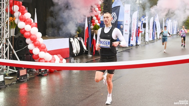 Antoni Gulbinowicz i Aleksandra Bereśniewicz zwycięzcami biegu na 1600 metrów - to w ramach 37. Goleniowskiej Mili Niepodległości.