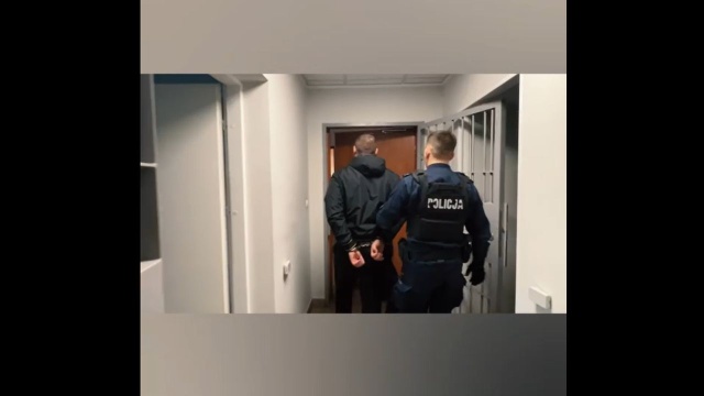 Mundurowi zabezpieczyli: amfetaminę, mefedron oraz marihuanę. Środki odurzające znaleziono na działce i w mieszkaniu 24-latka.