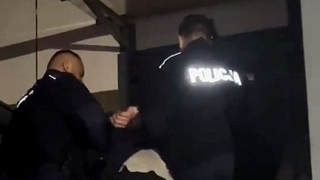 Terroryzował sąsiadów i groził im śmiercią - trafił do aresztu. 49-latka z Wrzosowa zatrzymali policjanci z Kamienia Pomorskiego.