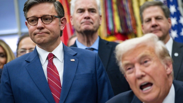 Prezydent USA zagroził brytyjskiej telewizji BBC pozwem za fałszywe i zniesławiające go treści, a jego prawnicy czekają do piątku 14 listopada na przeprosiny. Według ekspertów trudno będzie jednak pozwać BBC w USA, a na proces w Wielkiej Brytanii jest za późno.