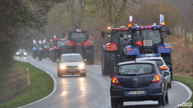Rolnicy wyjechali na drogi regionu. Są spore utrudnienia [WIDEO, ZDJĘCIA]