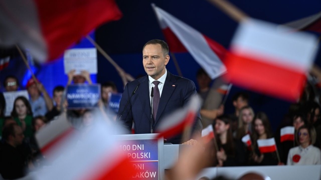 Nie chcemy w Polsce nielegalnej imigracji, nie będę podpisywał nadregulacji dotyczących kwestii klimatycznych - mówił w piątek prezydent Karol Nawrocki podczas spotkania podsumowującego 100 dni jego prezydentury. Podkreślił też, że stara się reaktywować Grupę Wyszehradzką.