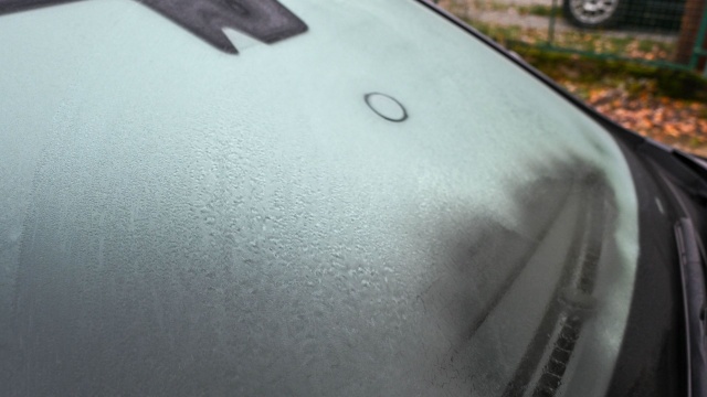 W nocy na szczecińskie trasy wyjechał sprzęt zimowy.