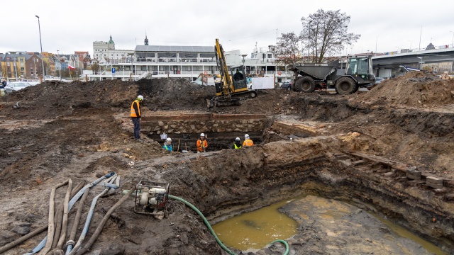 Tysiące średniowiecznych artefaktów znaleziono podczas badań archeologicznych na szczecińskiej Łasztowni.