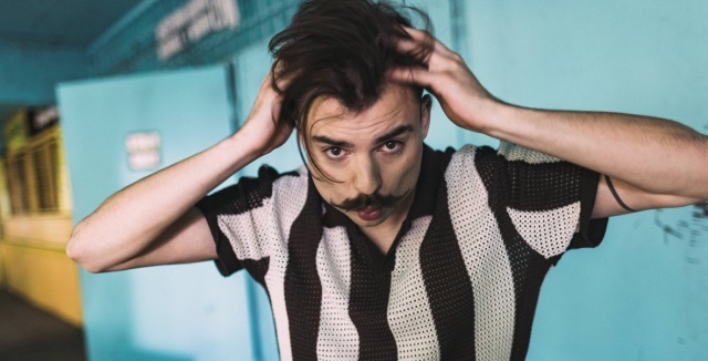 Nie maleje zainteresowanie utworem Tam słońce, gdzie my, który właśnie trafił do nas w nowej wersji. Artysta opowiadał w Radiu Szczecin o wzruszających historiach fanów związanych z tym nagraniem.