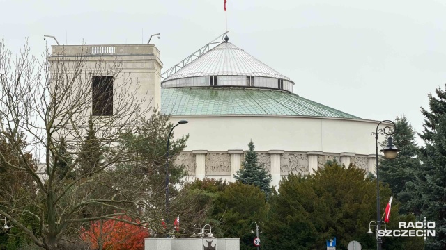 Po południu ma się rozpocząć w Sejmie drugie czytanie poselskiego projektu, dotyczącego zapłaty za nauczycielskie godziny ponadwymiarowe.