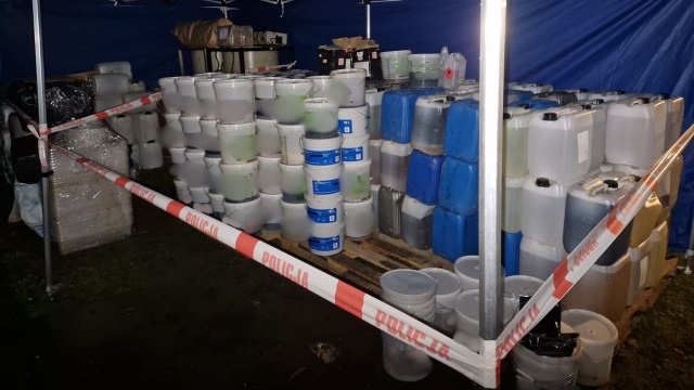 Prawie ćwierć tony narkotyków i zatrzymane cztery osoby to finał akcji policjantów z Komendy Wojewódzkiej Policji w Szczecinie oraz funkcjonariuszy CBŚP.