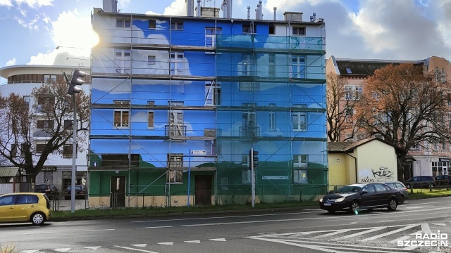 Ekologiczny mural powstaje w Kołobrzegu. To część projektu realizowanego przez Urząd Marszałkowski.