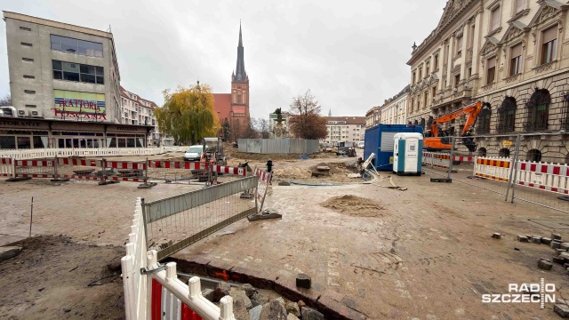 Dźwięk koparek, stukot łopat świadczy o tym, że praca wre... chociaż tempo, zdaniem mieszkańców nie jest olimpijskie. Szczecinianie skomentowali postępy w przebudowie placu Orła Białego w Szczecinie.
