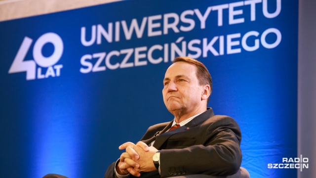 Dzieje się w świecie dyplomatycznym - przekonywał wicepremier, minister spraw zagranicznych Radosław Sikorski, który spotkał się w Szczecinie z mieszkańcami regionu.