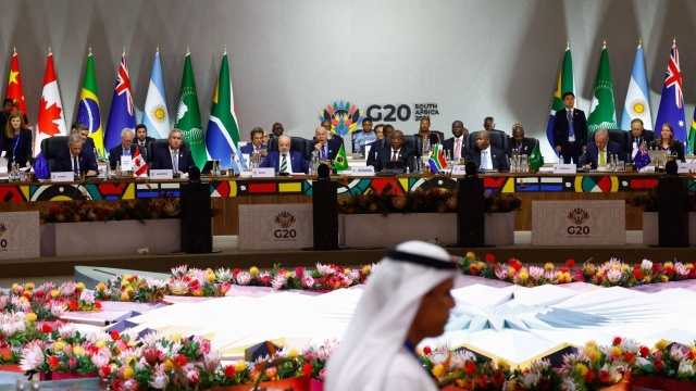 Przywódcy państw grupy G20, zgromadzeni na szczycie w Johannesburgu w Republice Południowej Afryki, jednogłośnie przyjęli w sobotę treść deklaracji końcowej.