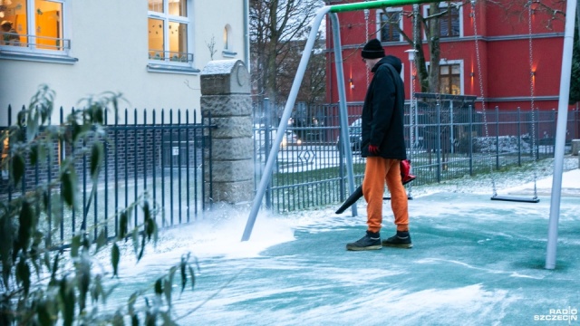 Załamanie pogody ominie Pomorze Zachodnie - uspokaja synoptyk. Połowa Polski pokryta jest śniegiem. Powodem ma być niż wkraczający w granice kraju.