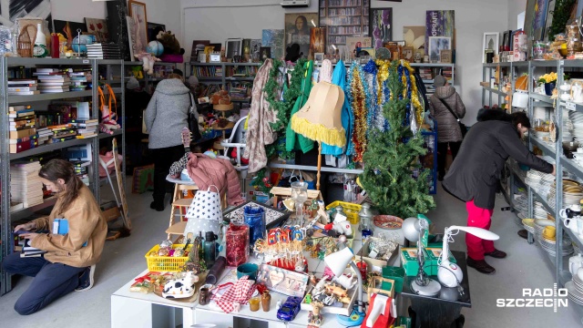 Tutaj każdy przedmiot ma swoją historię, a każda złotówka ma znaczenie, bo trafia do organizacji charytatywnych. Szczecińska Galeria Szpargałek po raz ostatni otworzyła swoje drzwi przed świętami.