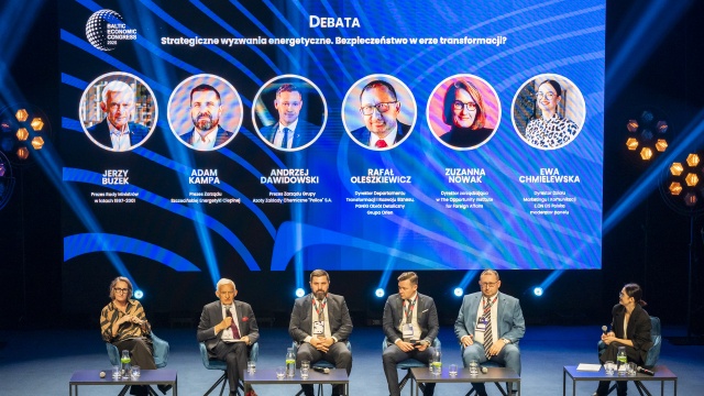 Nie można opierać swojego bezpieczeństwa energetycznego na czymś, czego nie ma - powiedział były premier Jerzy Buzek o zastępowaniu paliw kopalnych odnawialnymi źródłami energii. Polityk wziął udział w czwartym Baltic Economic Congress w Szczecinie.