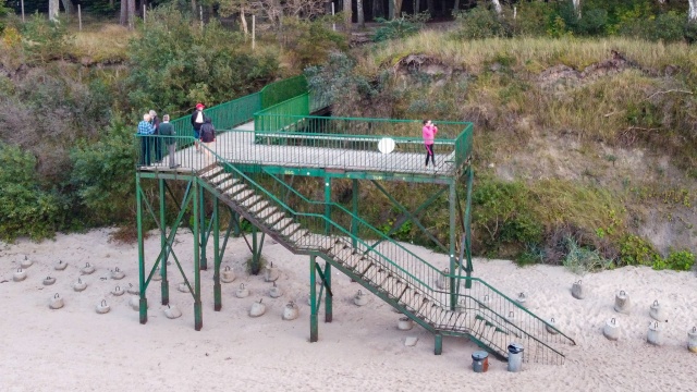Będą trzy nowe zejścia na plaże w Gminie Dziwnów - podpisano umowę w tej sprawie.