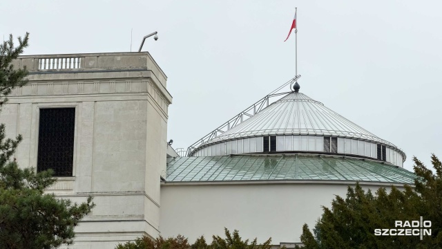 Prezydent apeluje do rządu, aby konsultowano z nim projekty ustaw na wcześniejszym etapie prac. Zdaniem Karola Nawrockiego pozwoli to uniknąć - tu cytat: wadliwych ustaw, a przede wszystkim - jak dodał - lepiej służyć obywatelom.